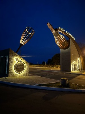 Pórtico da Cidade - Imagem noturna